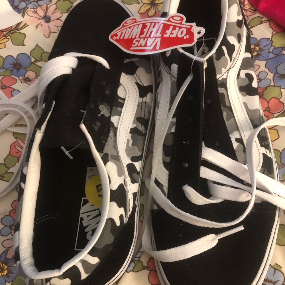 🖤 VANS  Sneakers  w/ camo accents in gray, black and white